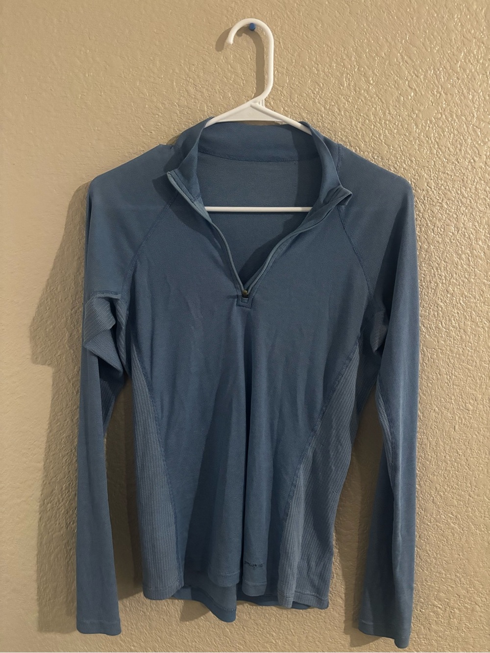 Patagonia Women's Light Blue Quarter-Zip Long Sleeve Top